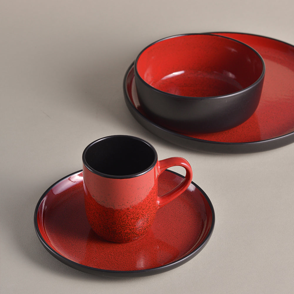 Tongera Red & Black Contrast Ceramic Dinnerware Set - Bold Statement for Holiday Feasts